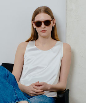 サテンタンクブラウス