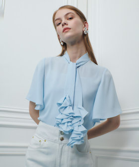 【LOULOU WILLOUGHBY】ペタルフリルフレアスリーブブラウス