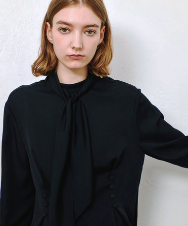 スカーフネックブラウス