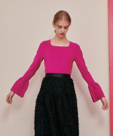 【LOULOU WILLOUGHBY】スクエアネック袖フレアプルオーバー