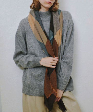 シャイニーラクーンバックスリットプルオーバー