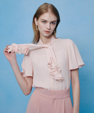 【LOULOU WILLOUGHBY】ペタルフリルフレアスリーブブラウス