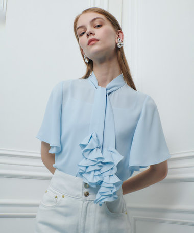 【LOULOU WILLOUGHBY】ペタルフリルフレアスリーブブラウス