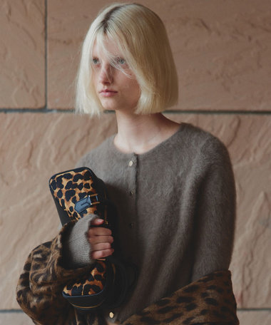 allureville 半袖トップス 赤と白の柄美品数時間の着用 STAFF STYLING|allureville OFFICIAL SITE / ONLINE SHOP