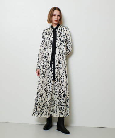 OFFICINAプリーツフレアワンピース