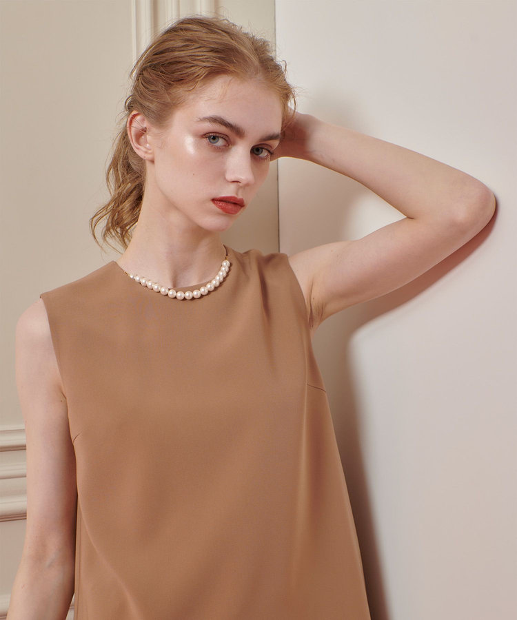 LOULOU WILLOUGHBY 【LOULOU WILLOUGHBY】パールネックレス付きフリルブラウス キャメル (84)