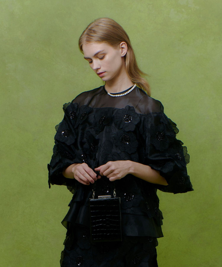 LOULOU WILLOUGHBY 【LOULOU WILLOUGHBY】オーガンフラワーブラウス ブラック (95)