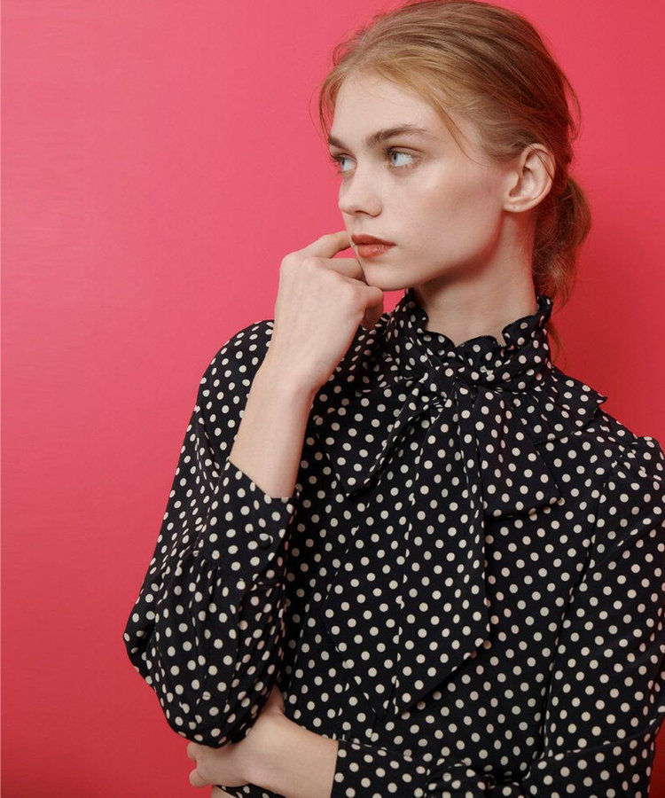 LOULOU WILLOUGHBY 【LOULOU WILLOUGHBY】◇デシンドットフリルボウタイブラウス ブラック (95)