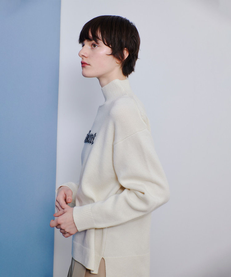 allureville シャギーラメロゴインターシャプルオーバー オフホワイト (02)