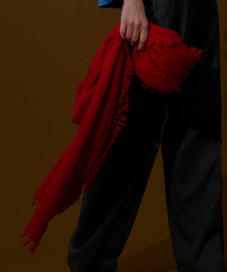 buying 【A SAUCE MELER(アソースメレ)】ファインラムエアリーソリッドウールストール レッド (43)