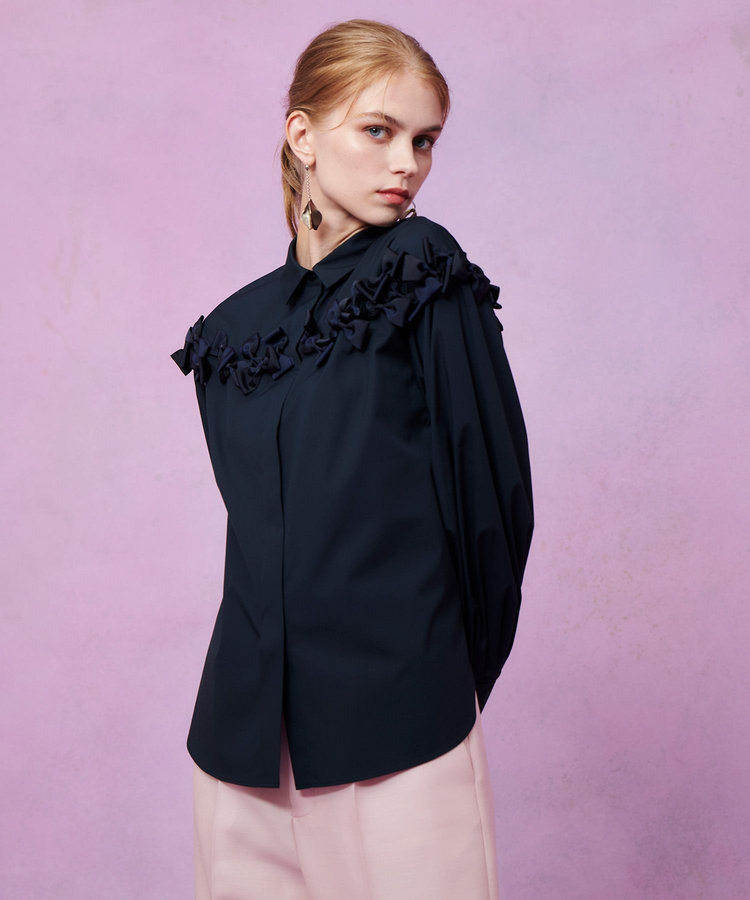 LOULOU WILLOUGHBY WEB限定【LOULOU WILLOUGHBY】メニーリボンパフスリーブシャツ ネイビー (65)