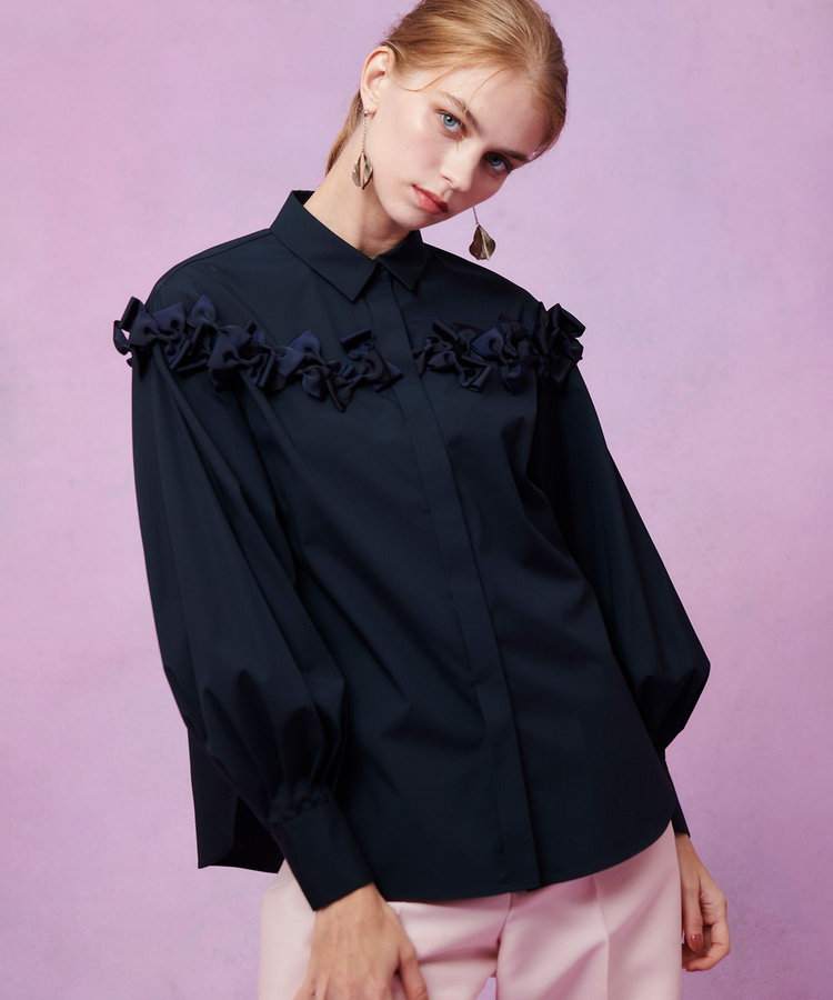 LOULOU WILLOUGHBY WEB限定【LOULOU WILLOUGHBY】メニーリボンパフスリーブシャツ ネイビー (65)