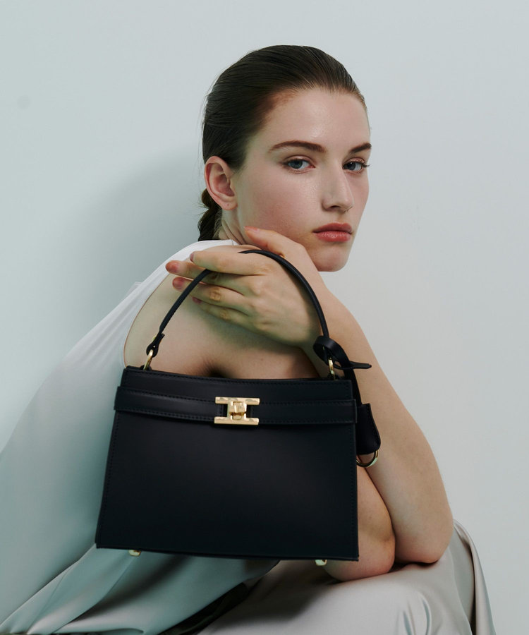 JULIUS ショルダーバッグ ツイストバックルスクエアショルダーバッグ|allureville