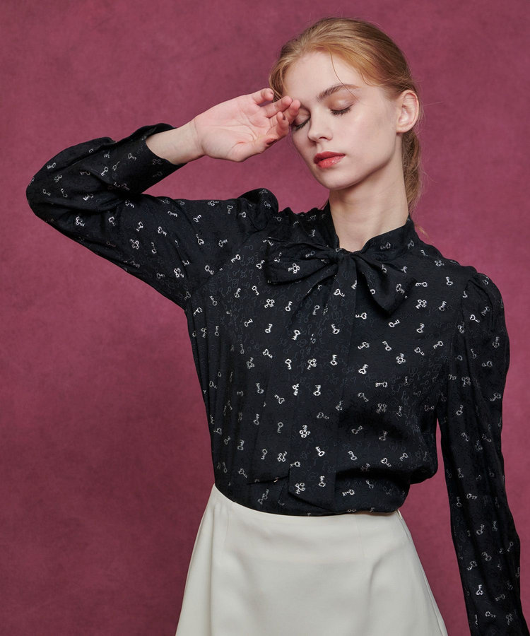 美品☆ルルウィルビー ボウタイ ブラウス ジャガード フリルカラー 総柄 日本製 LOULOU WILLOUGHBY】KEYジャガードボウタイブラウス|allureville